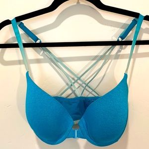 Victoria’s Secret.Front clasp. 32dd. Racer back.